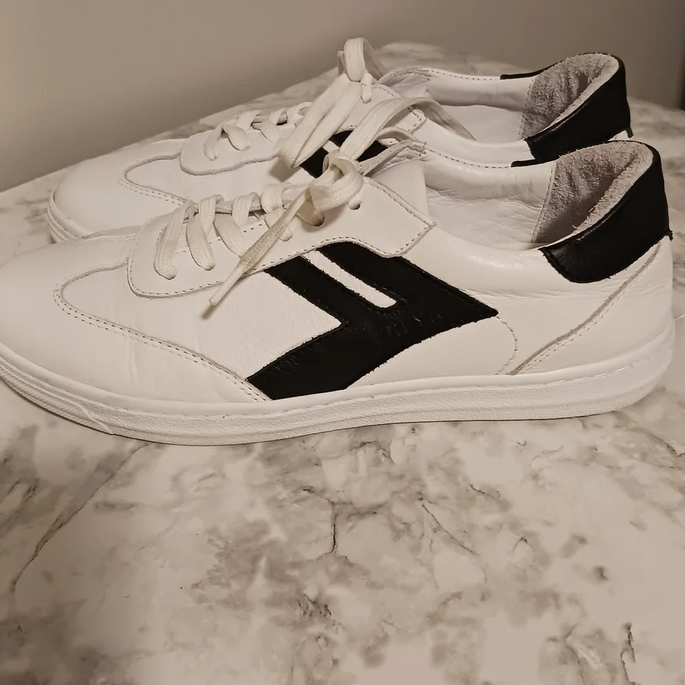 Andrea Conti Classic White And Black Women's Leather Sneakers - Picture 8 of 11